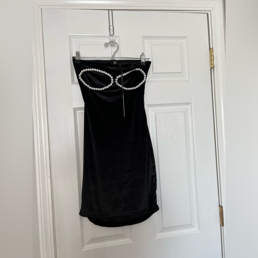 NWT AMOR MIA Claudia Velvet Dress in Black - Picture 4 of 10